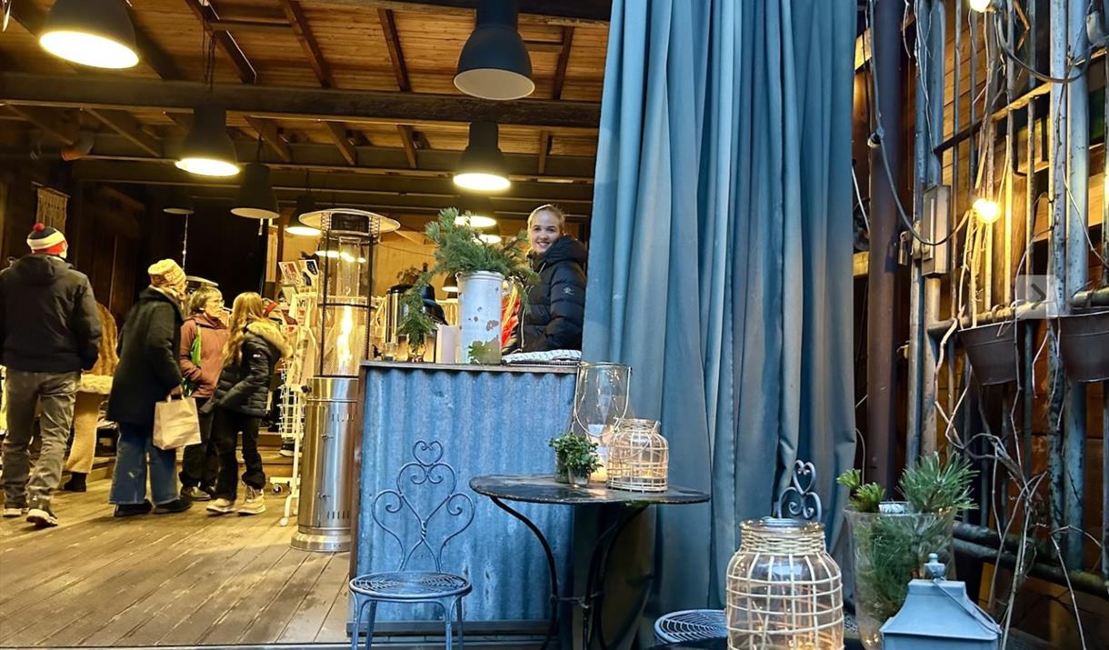 Larsens julemarked i bakgården 28-29.11