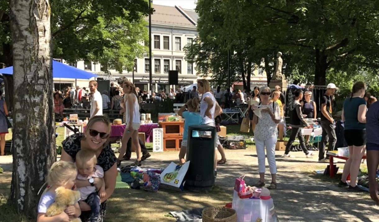 Juni-loppis i Strandgata og Stortorget