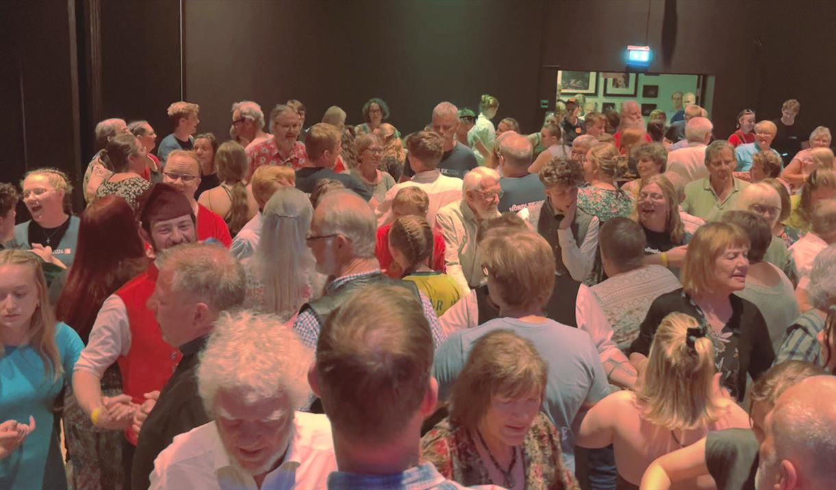 Stad og stemning i balladediktinga