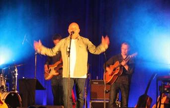 GUREN HAGEN MED BAND  «40 ÅR PÅ VEIEN»