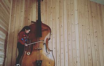 Opplev verdens største octobass på konserten