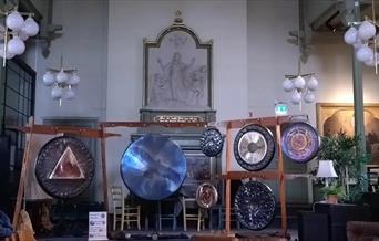 Gong og lydbad i Hamardomen
