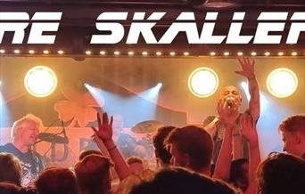 TRE SKALLER -Rocker Jula Inn! TRE SKALLER