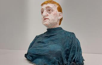 Kitty Kielland, skulptur av Gisle Harr