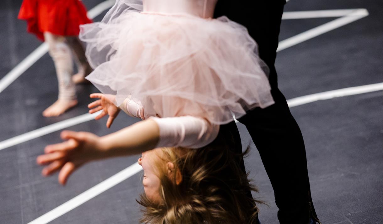 Lag din egen dans! Gratis verksted for barn og foreldre