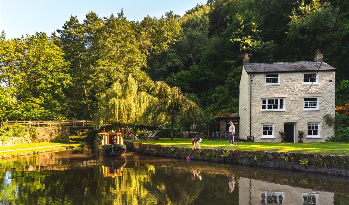 Beacon Park Cottages Monmouthshire and Brecon Canal Llanfoist Wharf