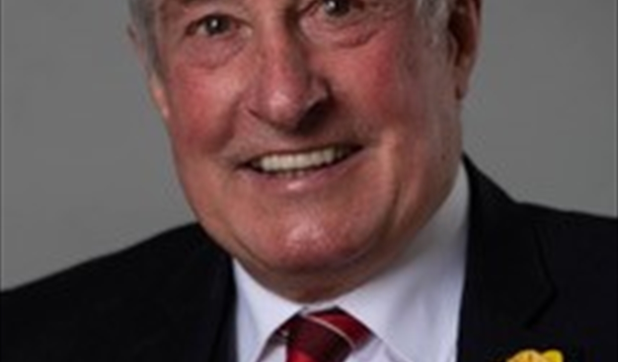 Sir Gareth Edwards CBE