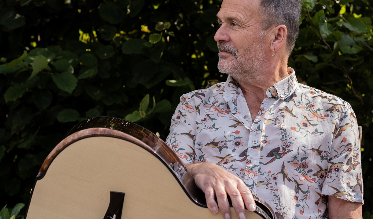 Martin Simpson with guitar