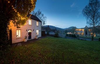 Tintern Abbey Cottage has a fabulous location opposite the Abbey in the stunning Wye Valley