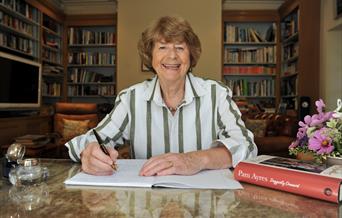 Pam Ayres