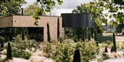 oliver-rees-photography of sant-ffraed-house at a summer-wedding