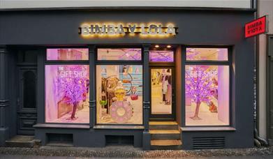 Bimba Y Lola shop front
