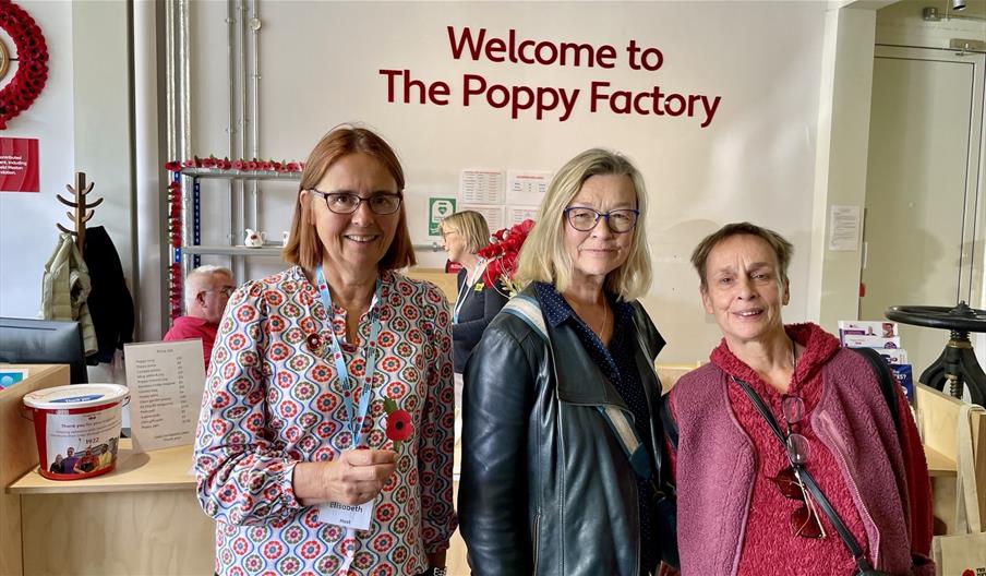 visitors enjoying a discovery session at the poppy factory
