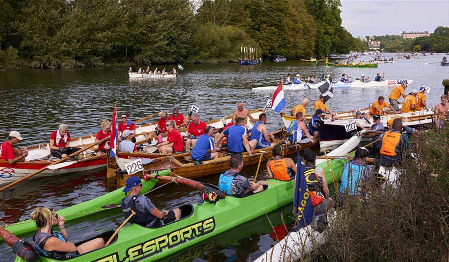 Great River Race crews from river bank in Richmond, 2023