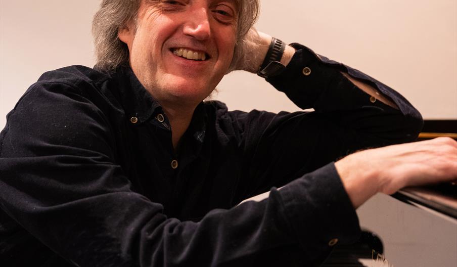 Anthony Hewitt piano (image Isabel Ward)