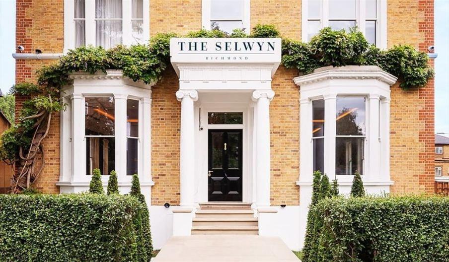 Exterior The Selwyn