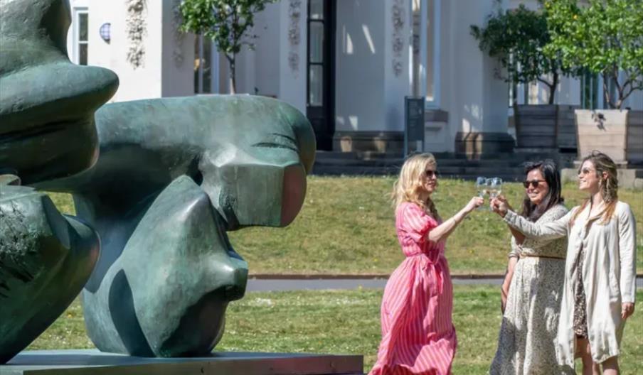 Wine Walks at Kew Gardens: The Henry Moore Edition