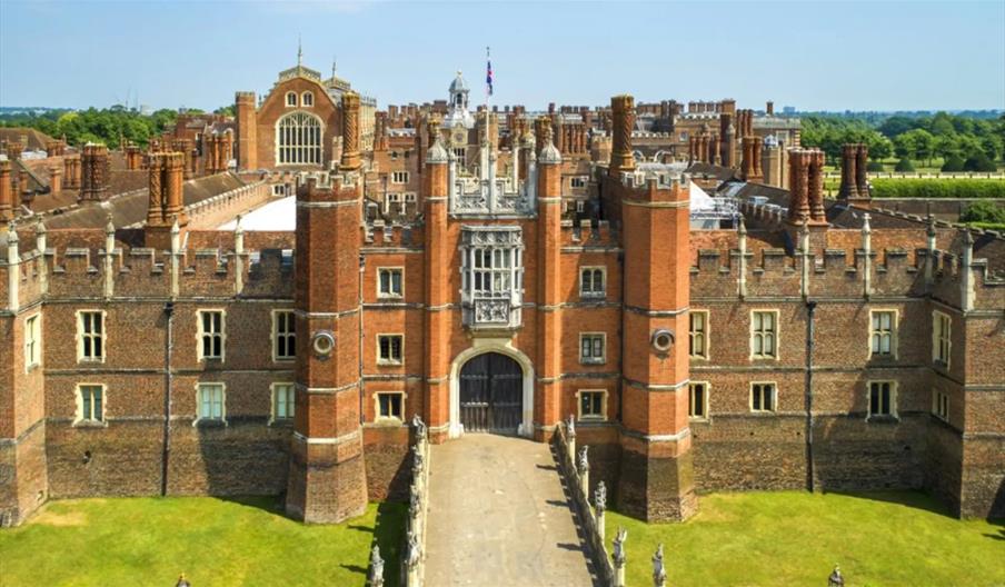 Hampton Court Palace Half-Day Trip from London with Tickets