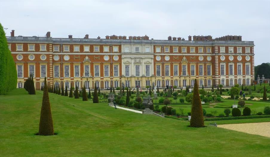 Hampton Court Palace and Windsor Castle Private Car Tour