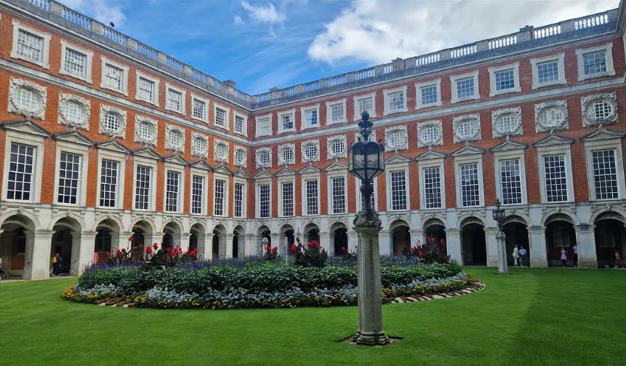 Windsor Castle & Hampton Court Palace VIP Black Taxi Tour