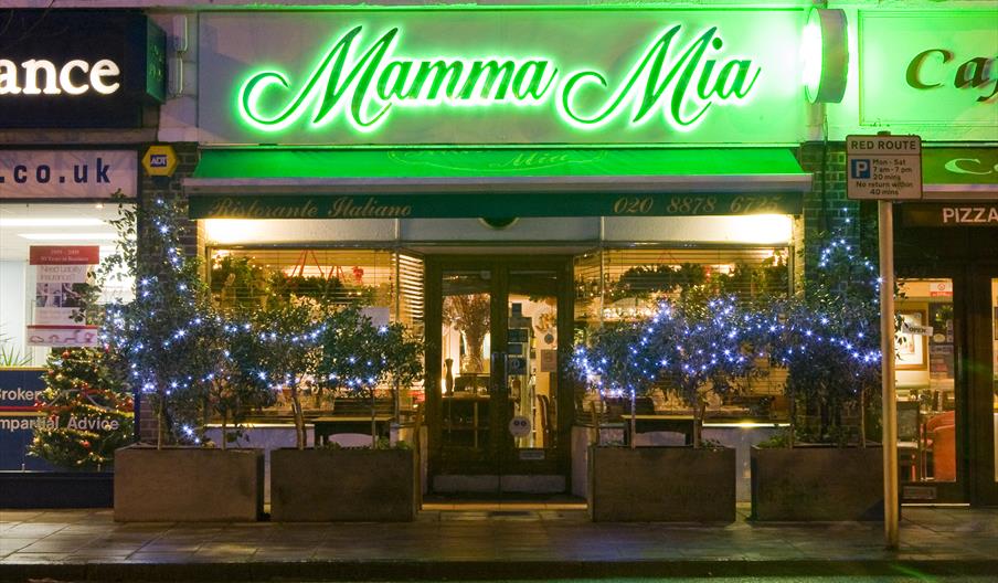 Mama Mia exterior