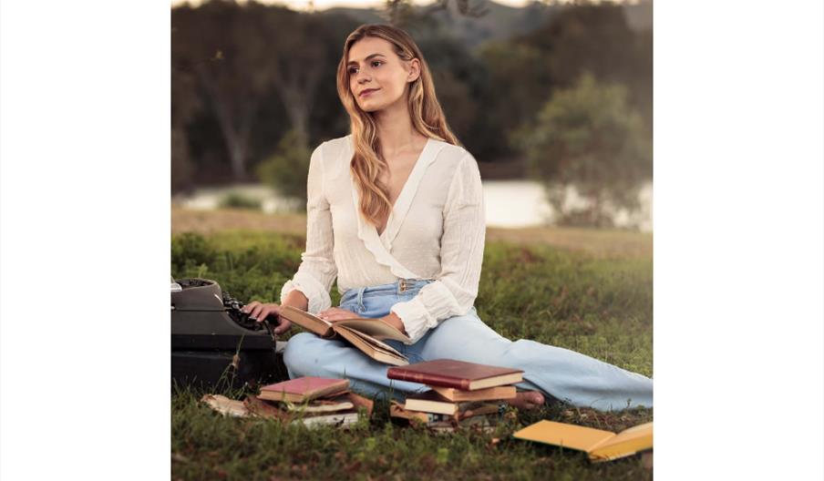 Creative Writing Course with Mariah Mannae