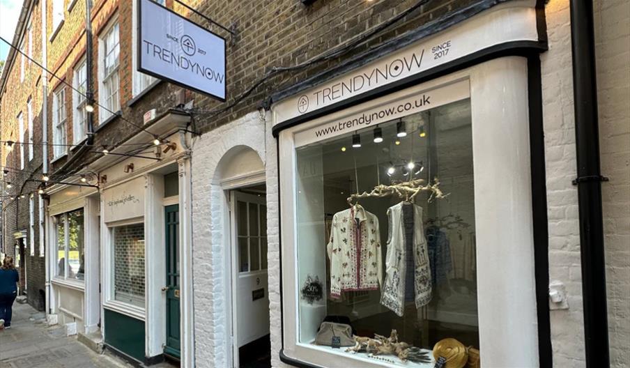 Trendy Now Clothing Store Exterior