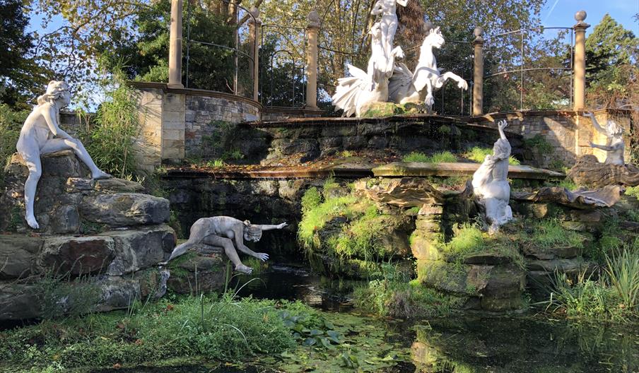 Twickenham marble statues