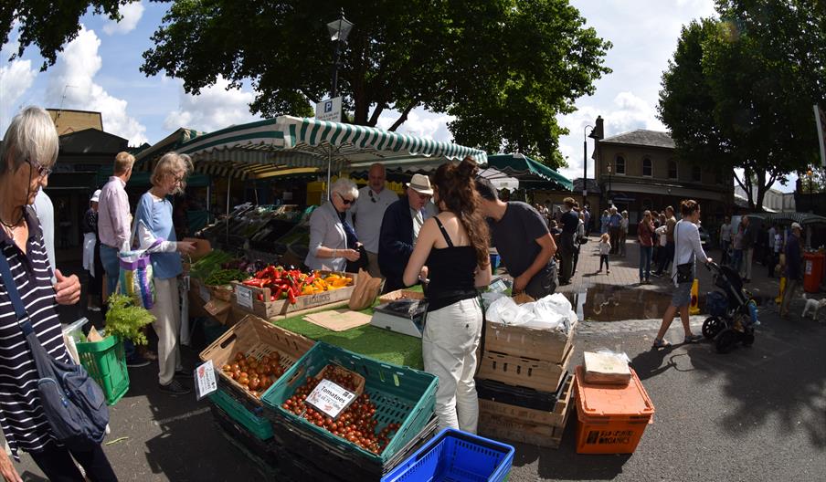 Fine food & crafts & live music in lovely leafy Kew