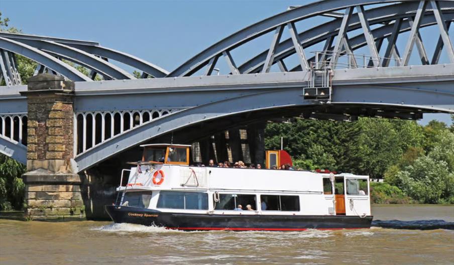 Thames River Boats - Westminster to Richmond River Thames Cruise
