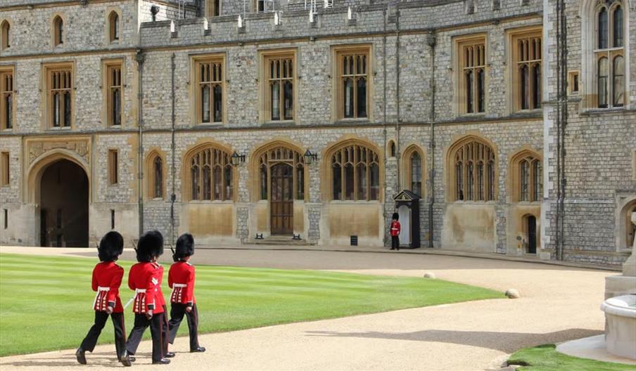 Windsor Castle Hampton Court palace Private Tour with Ticket