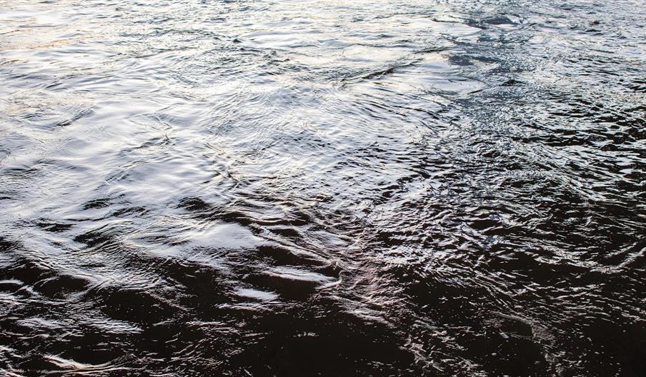 Ripples and waves in the Thames River