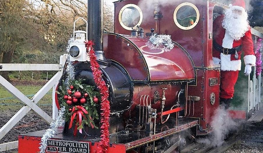 xmas-loco-with-driver-cropped