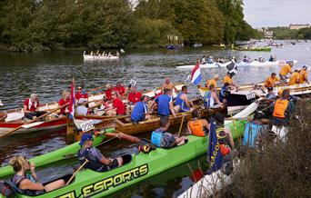Great River Race crews from river bank in Richmond, 2023