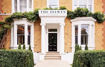 Exterior The Selwyn