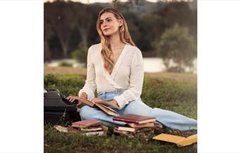 Creative Writing Course with Mariah Mannae