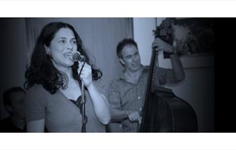 Tracy Ray & The Mojos