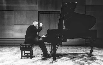 Tyler Hay pianist