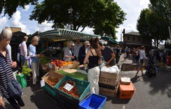 Fine food & crafts & live music in lovely leafy Kew