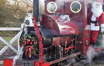 xmas-loco-with-driver-cropped