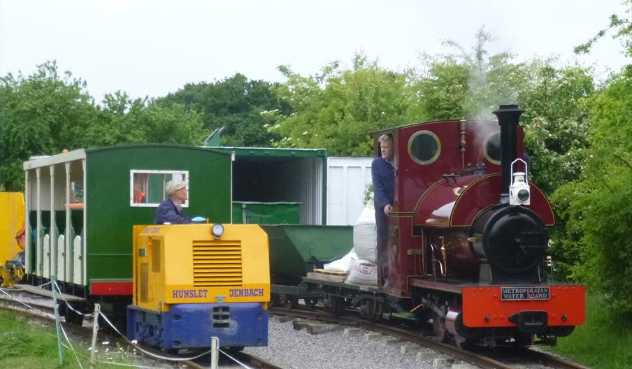 Locomotive Darent & a diesel