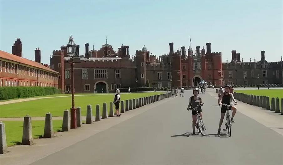Merry Peddlars Hampton Court Palace