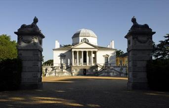 A front shot of Chiswick House