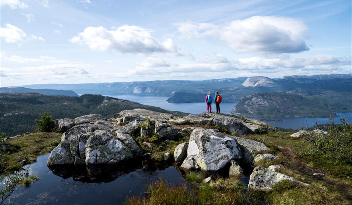 2 damer på Venelifjell i Vrådal