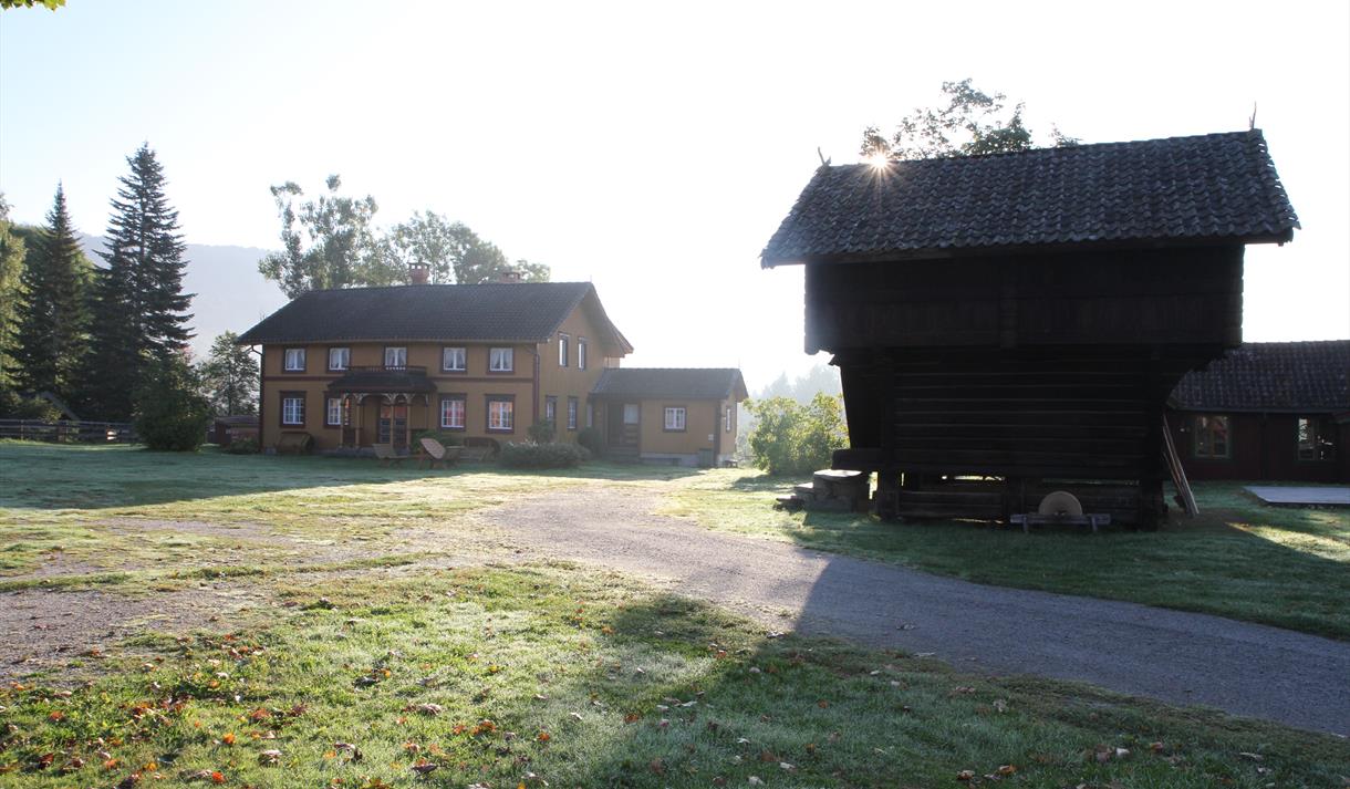 Evju Bygdetun på sommeren. Foto