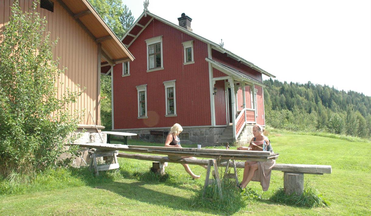 Uteplass ved Eidsborg slusevokterbolig