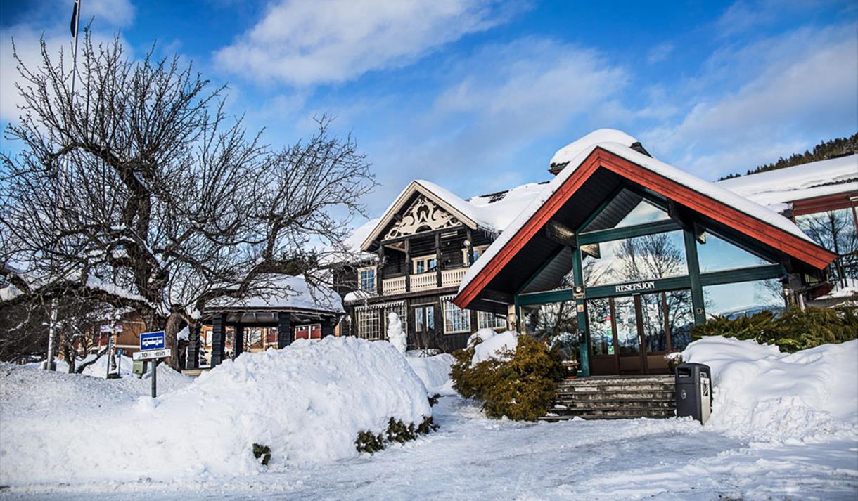 Inngang Straand Hotel om vinter