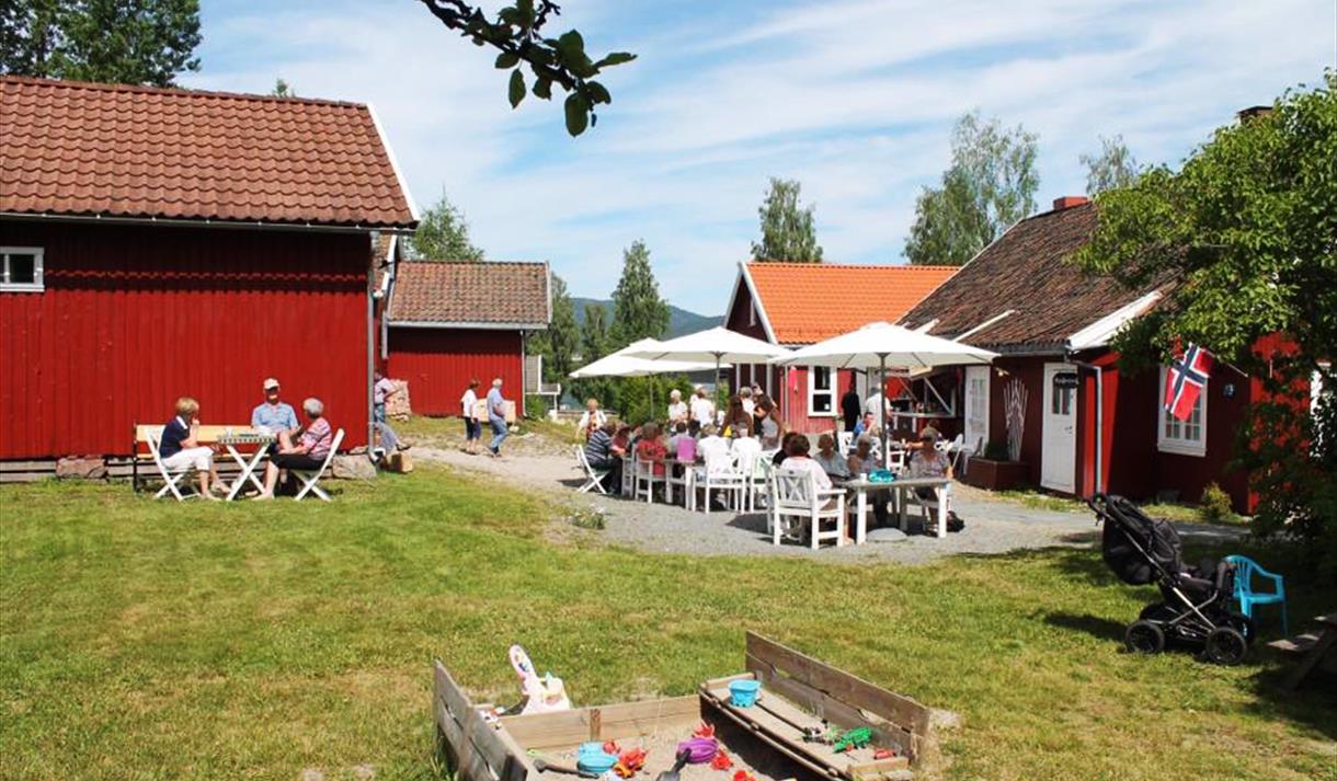 terrace with guests at Øvre Verket Spiseri