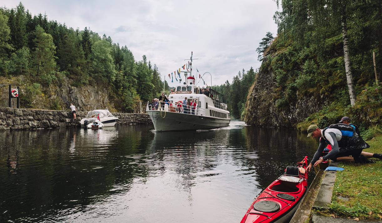 Paddling to Vrangfoss