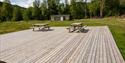 Terrasse med piknikbord på Morgedal Camping